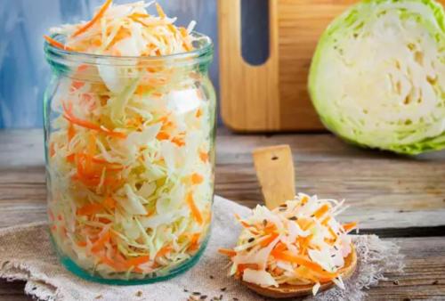 Обычная квашеная капуста рецепт. Квашеная капуста в домашних условиях — 11 очень вкусных рецептов сочной и хрустящей квашенной капусты