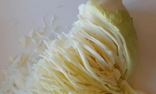 Обычная квашеная капуста рецепт. Квашеная капуста в домашних условиях — 11 очень вкусных рецептов сочной и хрустящей квашенной капусты