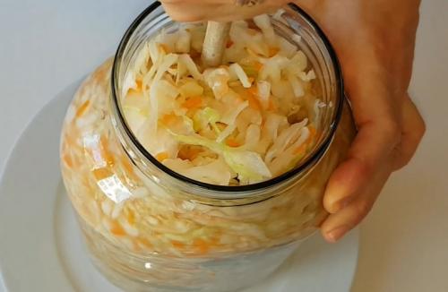 Обычная квашеная капуста рецепт. Квашеная капуста в домашних условиях — 11 очень вкусных рецептов сочной и хрустящей квашенной капусты