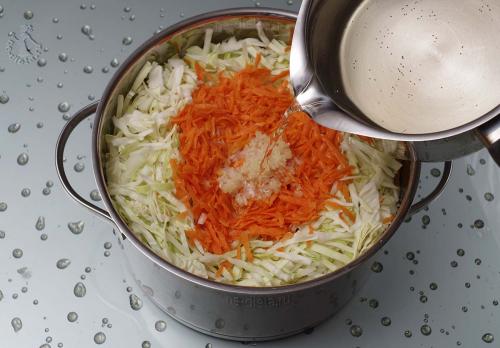 Квашеная капуста с уксусом за сутки. Как приготовить домашнюю хрустящую квашеную капусту — рецепт квашеной капусты быстрого приготовления с уксусом за 1 сутки с фото