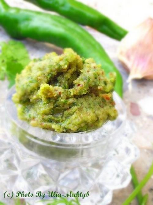 Зеленая аджика с орехами. Абхазская Зелёная Аджика с грецким орехом