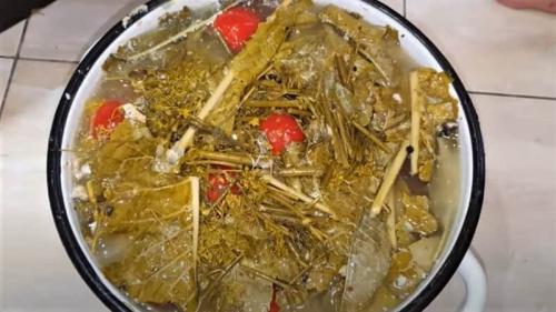 Соленые помидоры в ведре холодным способом. Как засолить помидоры в кастрюле (ведре) на зиму, как бочковые