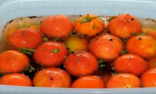 Соленые помидоры в ведре холодным способом. Как засолить помидоры в кастрюле (ведре) на зиму, как бочковые 29