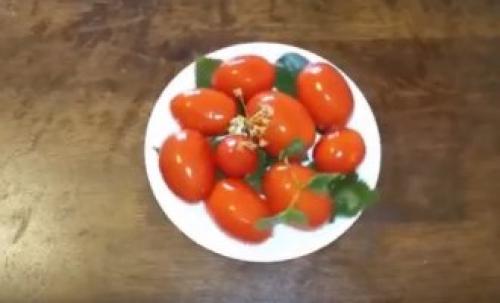 Соленые помидоры в ведре холодным способом. Как засолить помидоры в кастрюле (ведре) на зиму, как бочковые 31