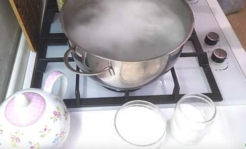 Помидоры половинками без стерилизации на зиму. Помидоры резаные с маслом и луком на зиму без стерилизации