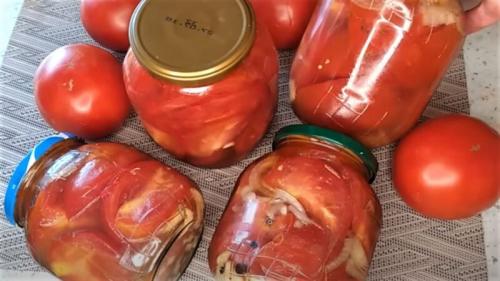 Помидоры половинками с луком и маслом на зиму. Помидоры с луком на зиму — 9 самых вкусных рецептов