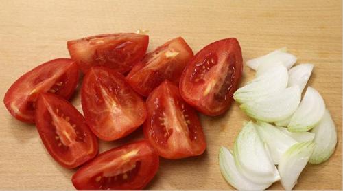 Рецепт помидоры пальчики оближешь дольками с маслом без стерилизации. Помидоры дольками с луком и маслом на зиму: рецепты «пальчики оближешь»