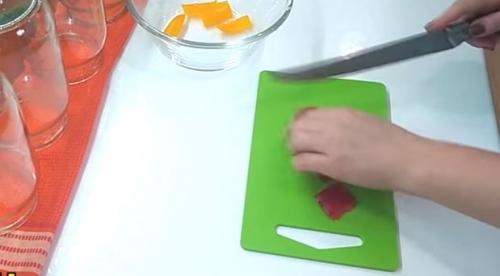 Помидоры половинками без стерилизации на зиму. Помидоры резаные с маслом и луком на зиму без стерилизации