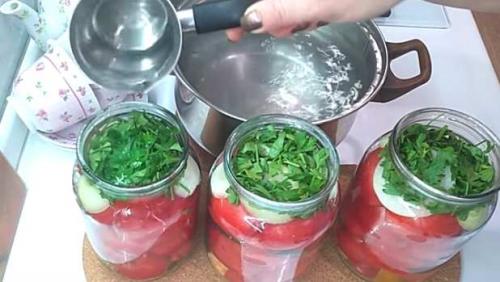 Помидоры половинками без стерилизации на зиму. Помидоры резаные с маслом и луком на зиму без стерилизации