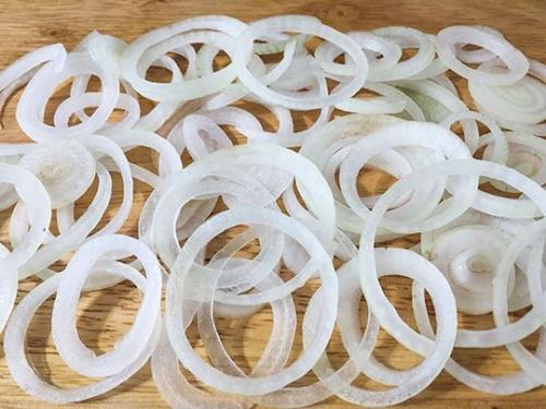 Помидоры дольками на зиму, как свежие. Рецепт помидоров дольками с луком фото-рецепт