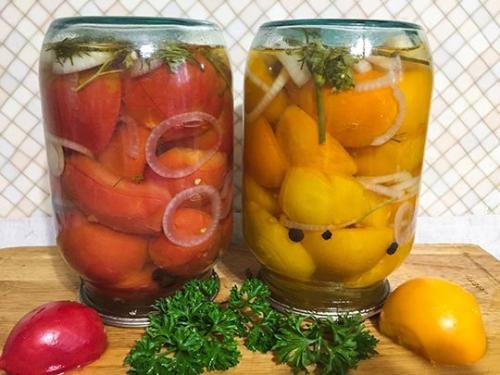 Помидоры дольками на зиму, как свежие. Рецепт помидоров дольками с луком фото-рецепт