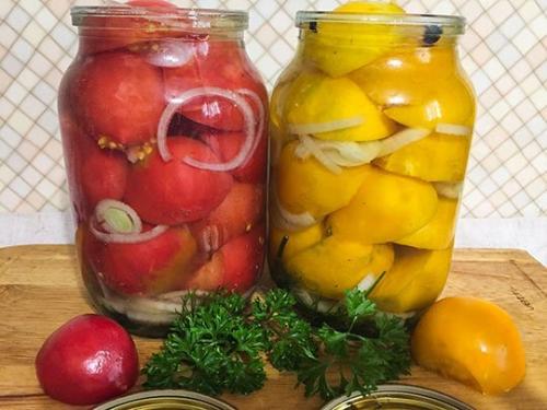 Помидоры дольками на зиму, как свежие. Рецепт помидоров дольками с луком фото-рецепт