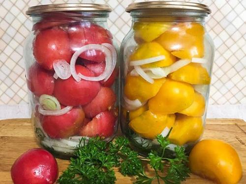 Помидоры дольками на зиму, как свежие. Рецепт помидоров дольками с луком фото-рецепт