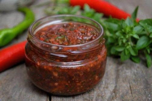 Аджика из грецких орехов. Острая абхазская аджика без варки