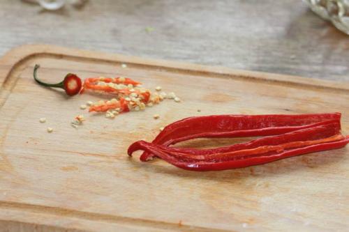 Аджика из грецких орехов. Острая абхазская аджика без варки