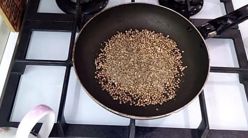 Аджика с грецкими орехами и помидорами. Грузинская аджика — классический рецепт на зиму без варки