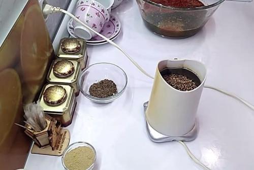 Аджика с грецкими орехами и помидорами. Грузинская аджика — классический рецепт на зиму без варки