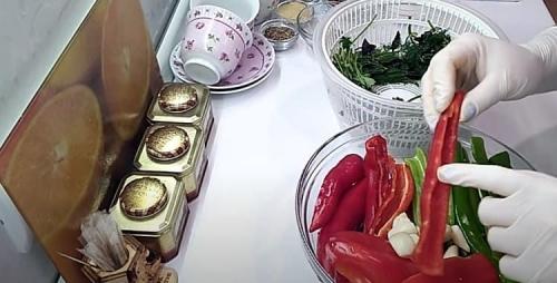 Аджика с грецкими орехами и кинзой. Грузинская аджика — классический рецепт на зиму без варки