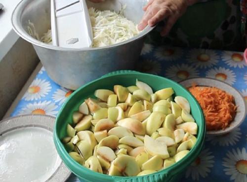 Квашеная капуста рецепт быстрого приготовления. Хрустящая и сочная Квашеная капуста быстрого приготовления в банке без уксуса