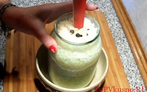 Как приготовить соленую капусту в банке быстро и вкусно. Лучший рецепт хрустящей капусты 08 Как приготовить соленую капусту в банке быстро и вкусно. Лучший рецепт хрустящей капусты 08