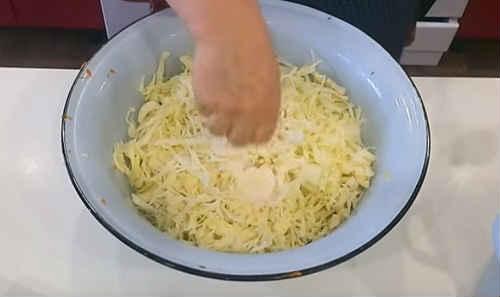 Квашеная капуста в рассоле в ведре. Хрустящая квашеная капуста — классические рецепты на зиму