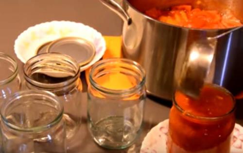 Лечо по болгарски с томатным соком. Рецепт лечо из болгарского перца на зиму пальчики оближешь