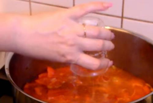 Лечо по болгарски с томатным соком. Рецепт лечо из болгарского перца на зиму пальчики оближешь