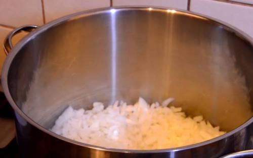 Лечо по болгарски с томатным соком. Рецепт лечо из болгарского перца на зиму пальчики оближешь