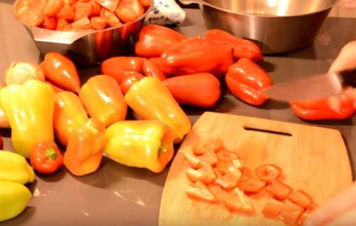 Лечо по болгарски с томатным соком. Рецепт лечо из болгарского перца на зиму пальчики оближешь