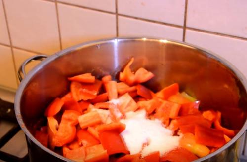 Лечо по болгарски с томатным соком. Рецепт лечо из болгарского перца на зиму пальчики оближешь