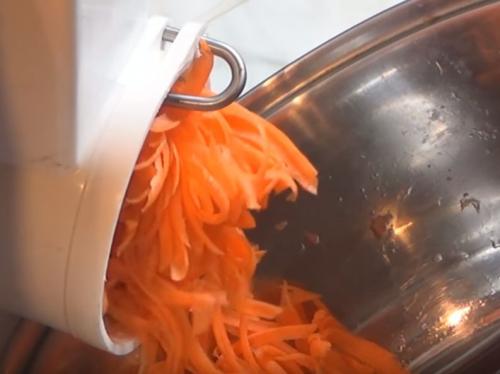 Лечо с томатным соком морковью и луком. Как приготовить лечо из помидоров, перца, моркови и лука?