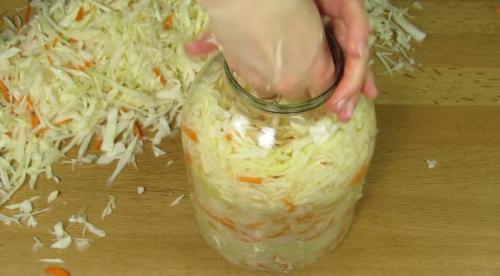 Квашеная капуста в рассоле в ведре. Вкусная и хрустящая квашеная капуста – классические рецепты на зиму