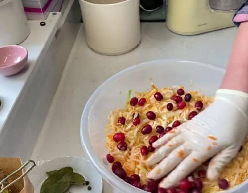 Вкусные и простые рецепты квашеной капусты в банке 10