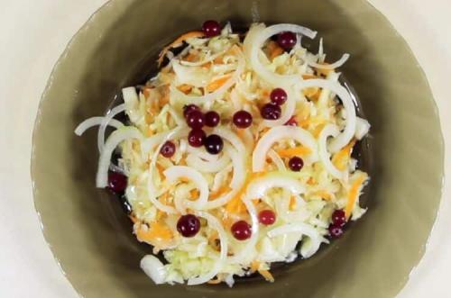 Вкусные и простые рецепты квашеной капусты в банке 14
