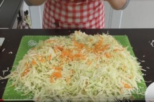 Квашеная капуста (хрустящая самый простой рецепт). Квашеная капуста (хрустящая и сочная)