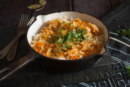 Какие блюда можно приготовить из квашеной капусты в банке с рассолом. 12 рецептов тушеной квашеной капусты, которая тает во рту