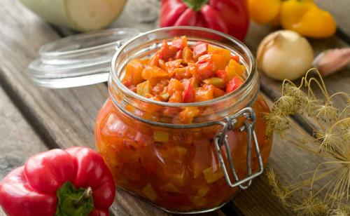Как долго хранить лечо из перцев на зиму. Готовим простое лечо на зиму и перцев, помидоров с добавлением лука и моркови – рецепт без стерилизации