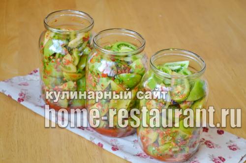Маринованные зеленые помидоры с чесноком, перцем и зеленью