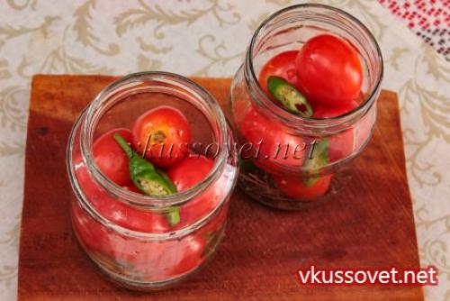 Помидоры с чесноком и острым перцем на зиму. Помидоры с острым перцем и чесноком на зиму