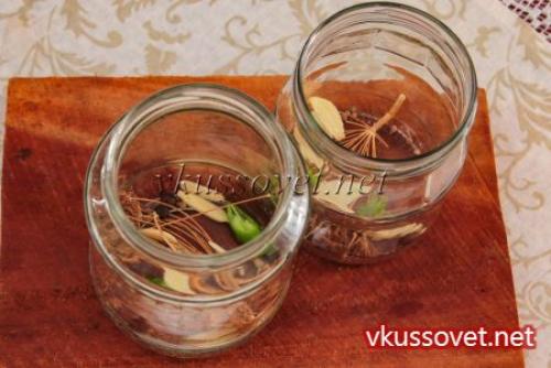 Помидоры с чесноком и острым перцем на зиму. Помидоры с острым перцем и чесноком на зиму