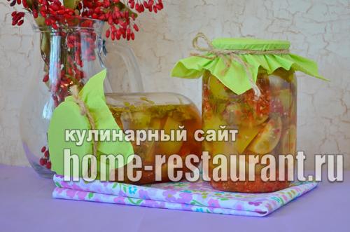 Маринованные зеленые помидоры с чесноком, перцем и зеленью