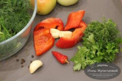 Квашеные острые зеленые помидоры. Квашеные зеленые помидоры с острой начинкой без уксуса