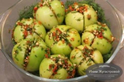 Квашеные острые зеленые помидоры. Квашеные зеленые помидоры с острой начинкой без уксуса