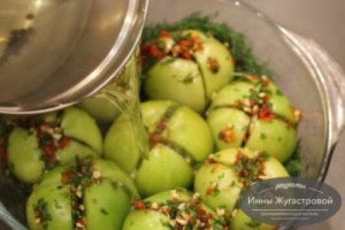 Квашеные острые зеленые помидоры. Квашеные зеленые помидоры с острой начинкой без уксуса