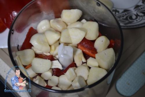 Аджика с хреном и чесноком на зиму. Аджика с чесноком и хреном с варкой на зиму: очень вкусный рецепт