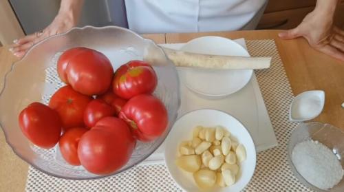 Правильный рецепт хреновины. Хреновина на зиму по классически: очень вкусные рецепты приготовления из помидор, хрена и чеснока