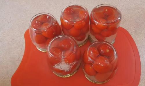 Помидоры в снегу на 2 литровую банку. Помидоры «В снегу» с чесноком на зиму, рецепты томатов под снегом на 1 литровую, 1,5 и 3 литровые банки