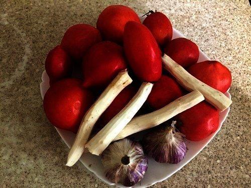 Помидоры с хреном консервация. Помидоры с хреном и чесноком