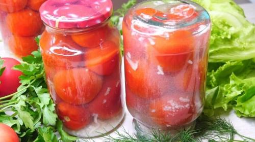 Помидоры в снегу на 2 литровую банку. Помидоры «В снегу» с чесноком на зиму, рецепты томатов под снегом на 1 литровую, 1,5 и 3 литровые банки