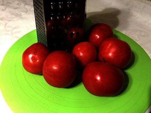 Помидоры с хреном консервация. Помидоры с хреном и чесноком